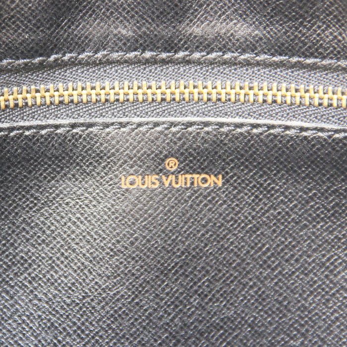 Louis Vuitton sac Reporter en cuir épi noir  - Detail D4