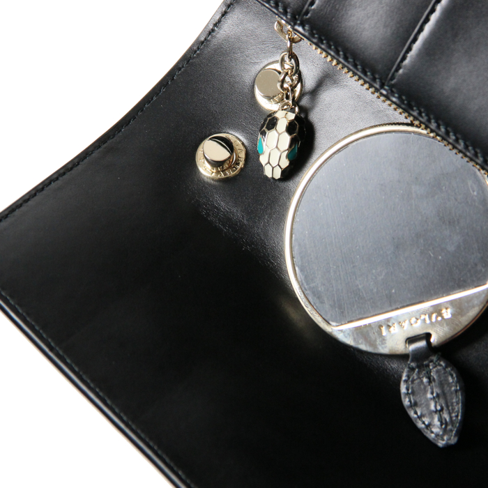 Bulgari Serpenti medium size in black leather - Detail D3