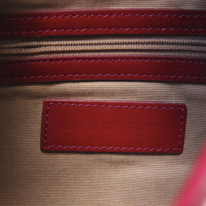 Burberry in Haymarket canvas and burgundy patent leather  - Detail D3