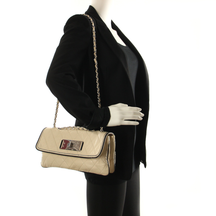 Sac à main Chanel Croisiére en cuir matelassé blanc-cassé et jonc noir - Detail D2