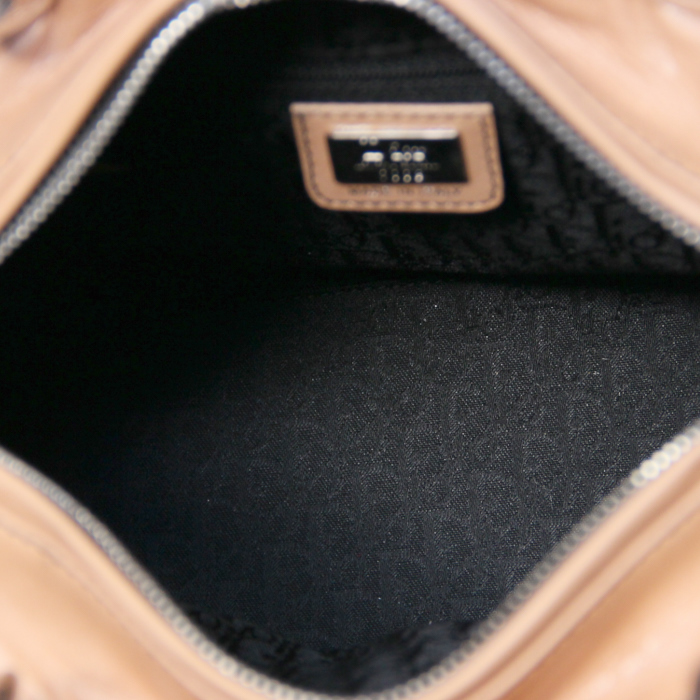 Christian Dior Lady Dior moyen modèle en cuir beige et dentelle noire - Detail D2