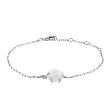 Chanel bracelet Camelia en or blanc, diamants et agate blanche