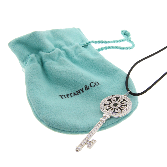 Tiffany and Co platinium and diamonds Clé Pétales pendant - Detail D1