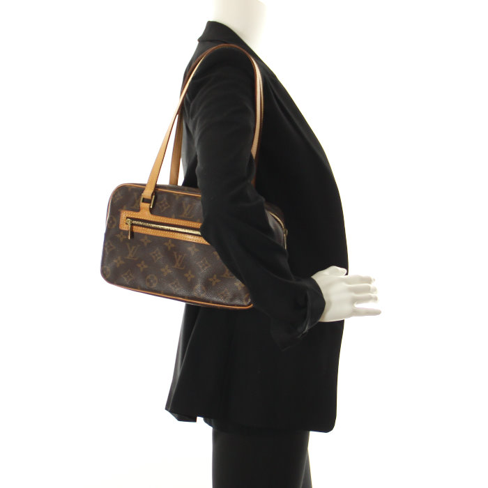 Louis Vuitton Cite medium model in monogram canvas and natural leather - Detail D1