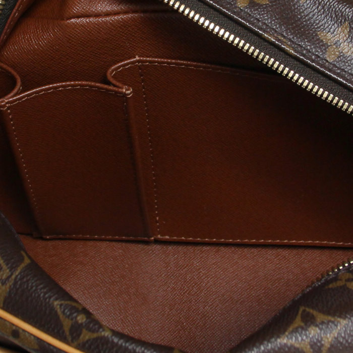 Louis Vuitton Cite moyen modèle en toile monogram et cuir naturel - Detail D3
