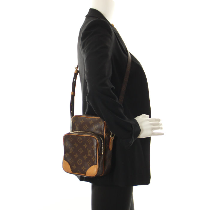 Louis Vuitton Amazone in monogram canvas and natural leather - Detail D1