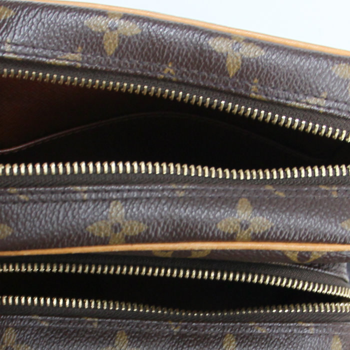 Louis Vuitton Amazone in monogram canvas and natural leather - Detail D3