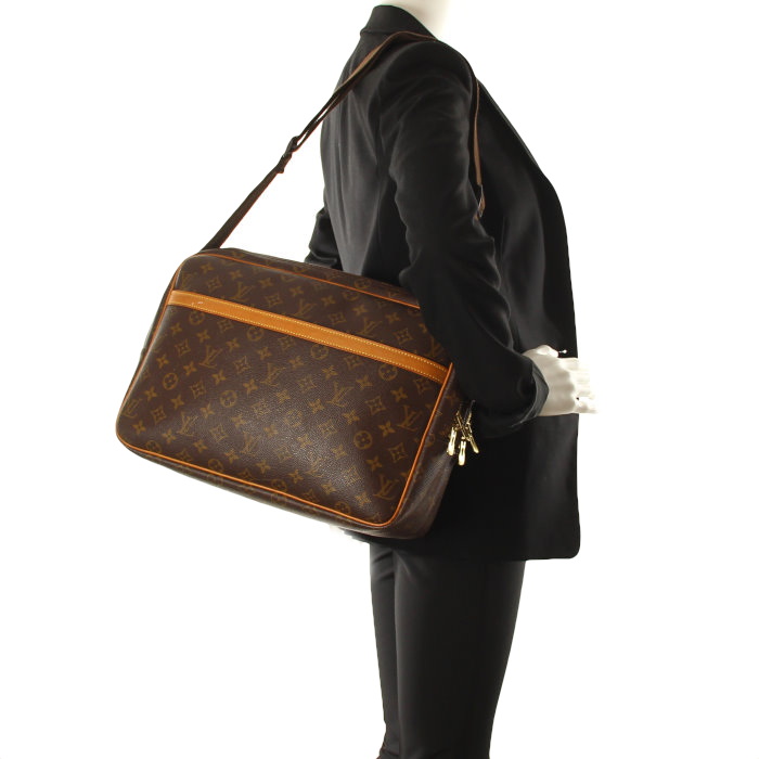 Louis Vuitton Reporter grand modèle en toile monogram et cuir naturel - Detail D1