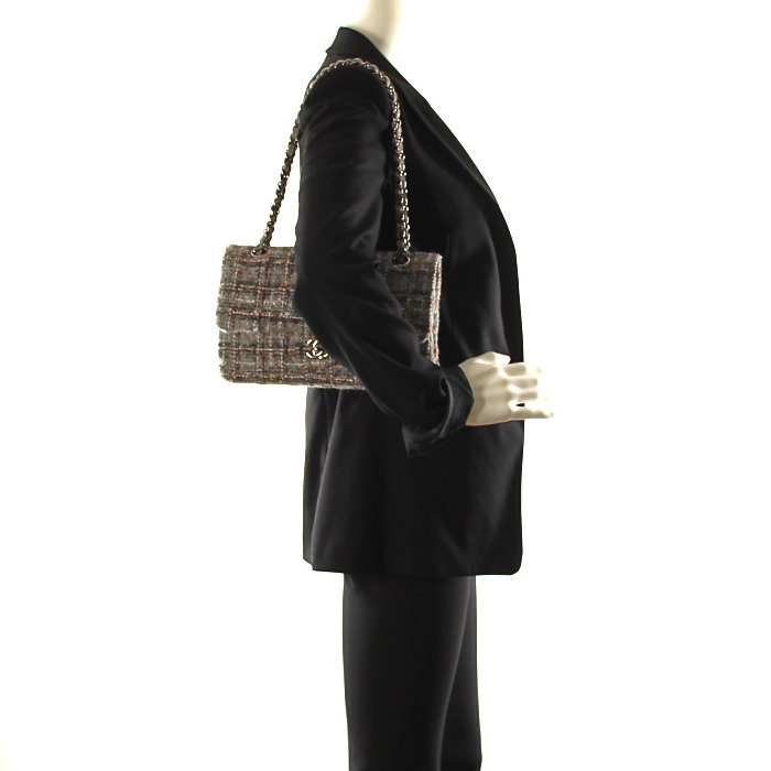 Chanel Timeless en tweed matelassé gris - Detail D1