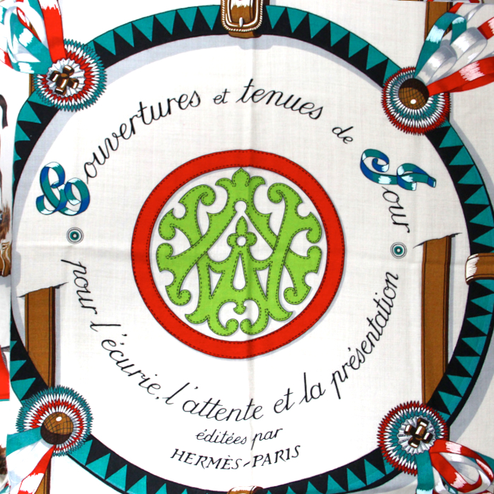 Hermès châle Couvertures et tenues de jour en cachemire et soie à fond blanc - Detail D1