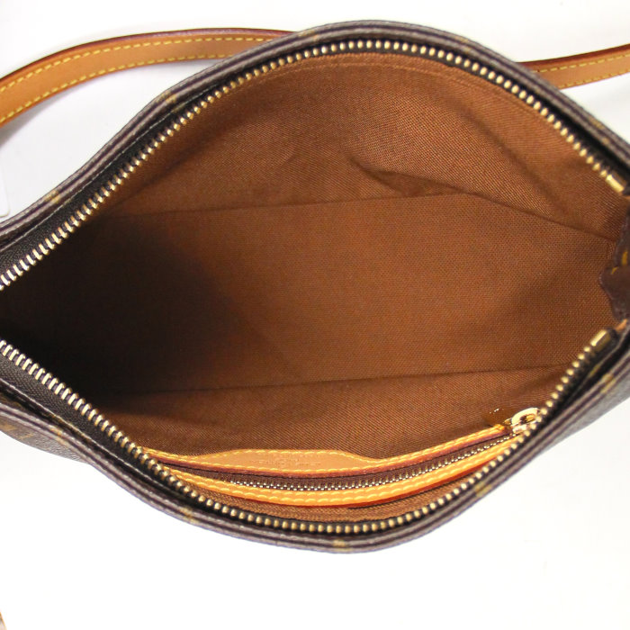 Louis Vuitton Trotteur Bag in monogram canvas and natural leather - Detail D2