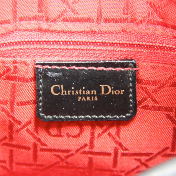 Christian Dior medium model Lady Dior in black cannage leather - Detail D4