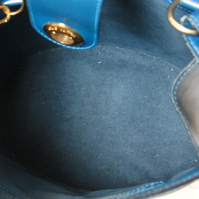 Louis Vuitton shoulder bag in blue epi leather - Detail D2