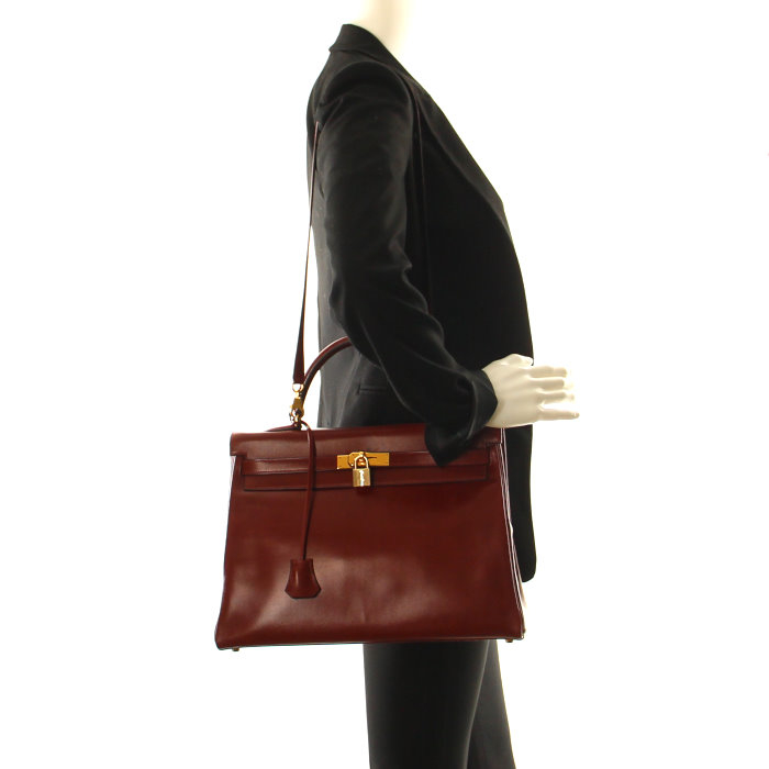Bolso de mano Hermes Kelly 35 cm en cuero box color burdeos - Detail D1