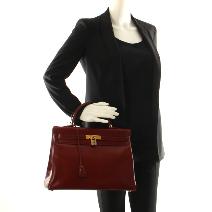 Bolso de mano Hermes Kelly 35 cm en cuero box color burdeos - Detail D2