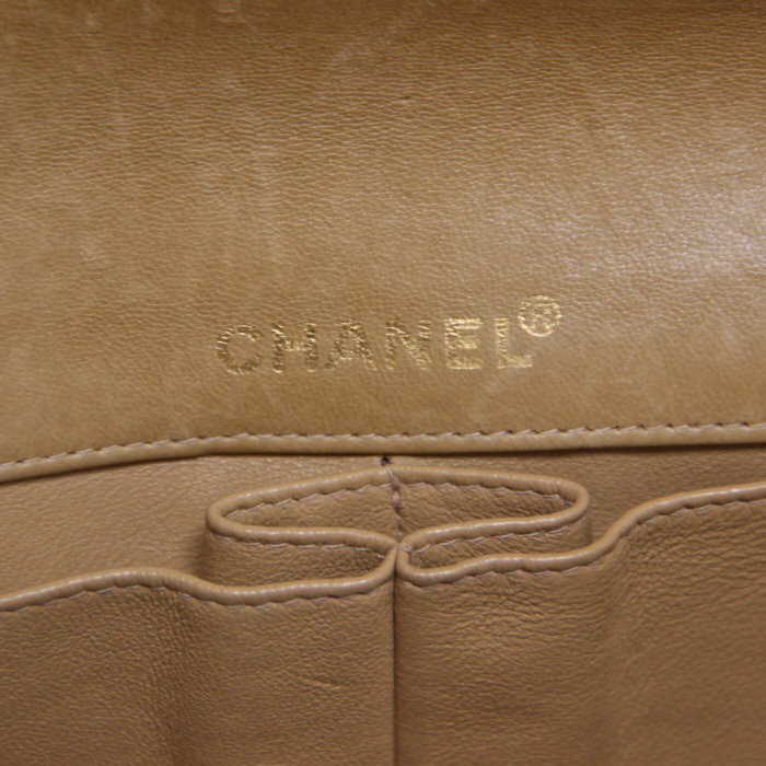 Chanel sac East West en cuir matelassé beige - Detail D3