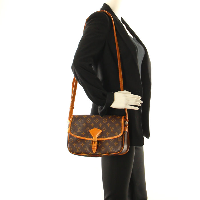 Louis Vuitton Sologne in monogram canvas and natural leather - Detail D1
