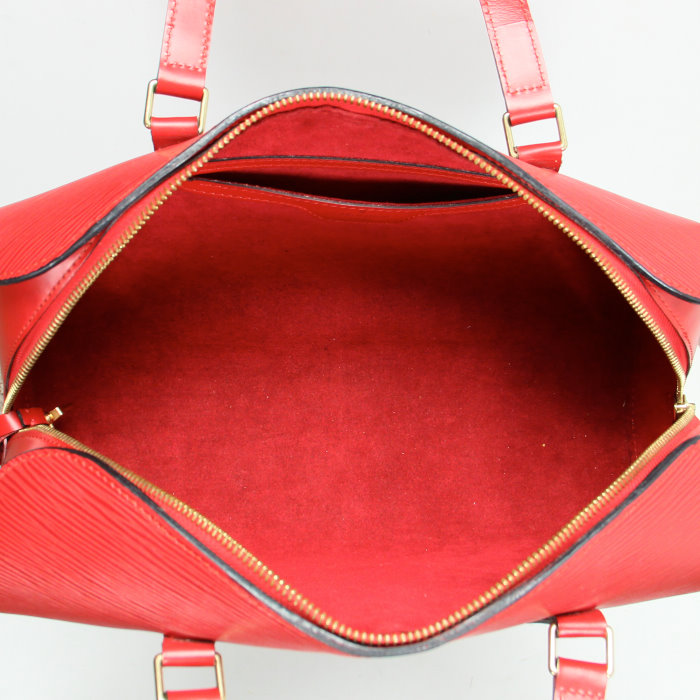 Louis Vuitton Soufflot en cuir épi rouge - Detail D2