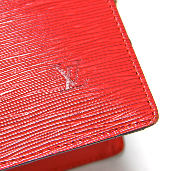 Louis Vuitton Riviera Triangle Bag in red epi leather - Detail D3