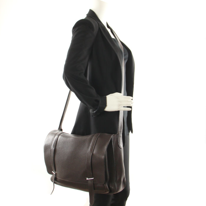 Hermès Steeve in brown leather - Detail D1