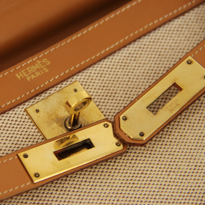 Bolso de mano Kelly 32 cm en cuero Chamonix color oro - Detail D3