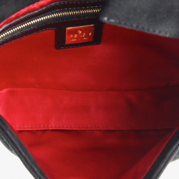 Fendi Baguette Bag in black suede and leather - Detail D2