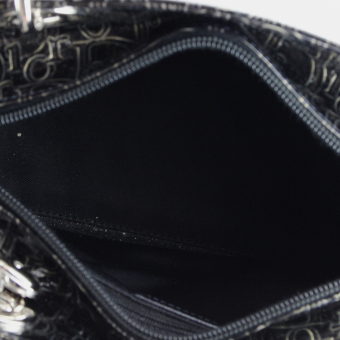 Christian Dior Lady Dior medium model in black monogram patent leather - Detail D2