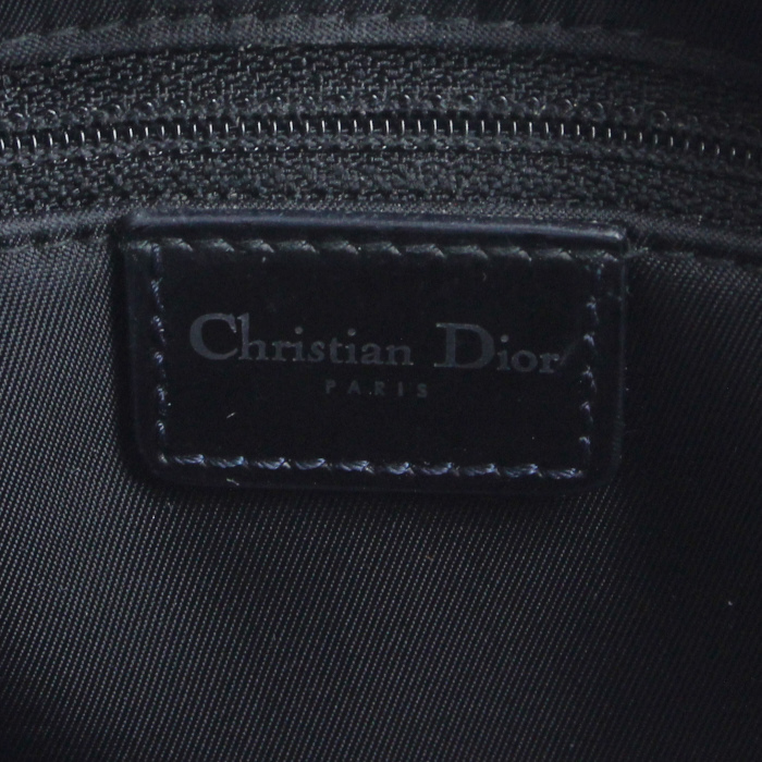 Christian Dior Lady Dior moyen modèle en cuir vernis monogram noir - Detail D3