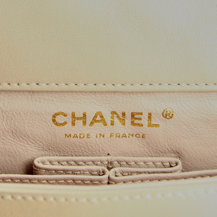 Chanel Timeless handbag in purple quilted leather - Detail D3