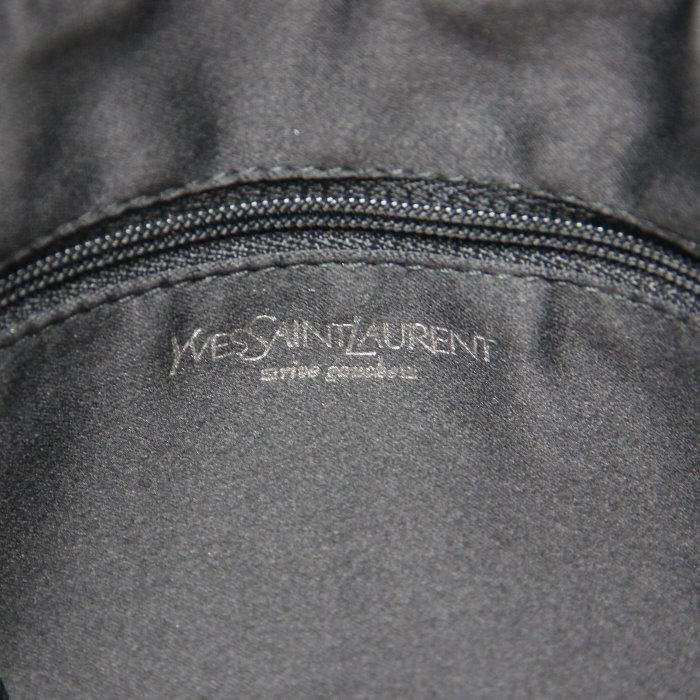 Yves Saint Laurent en toile noire et motifs de pois blancs  - Detail D3