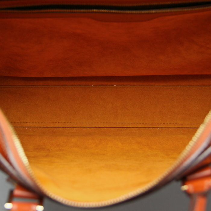 Louis Vuitton Sorbonne in brown epi leather - Detail D2