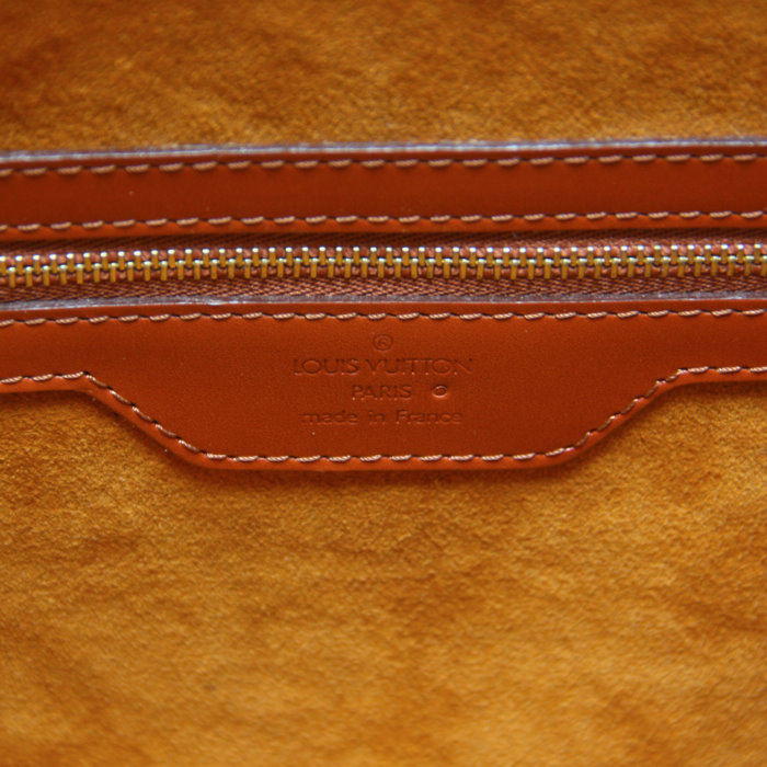 Louis Vuitton Sorbonne in brown epi leather - Detail D4