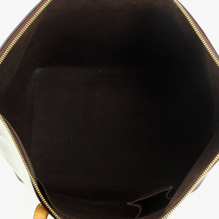 Louis Vuitton Bellevue handbag in purple monogram patent leather and natural leather - Detail D2