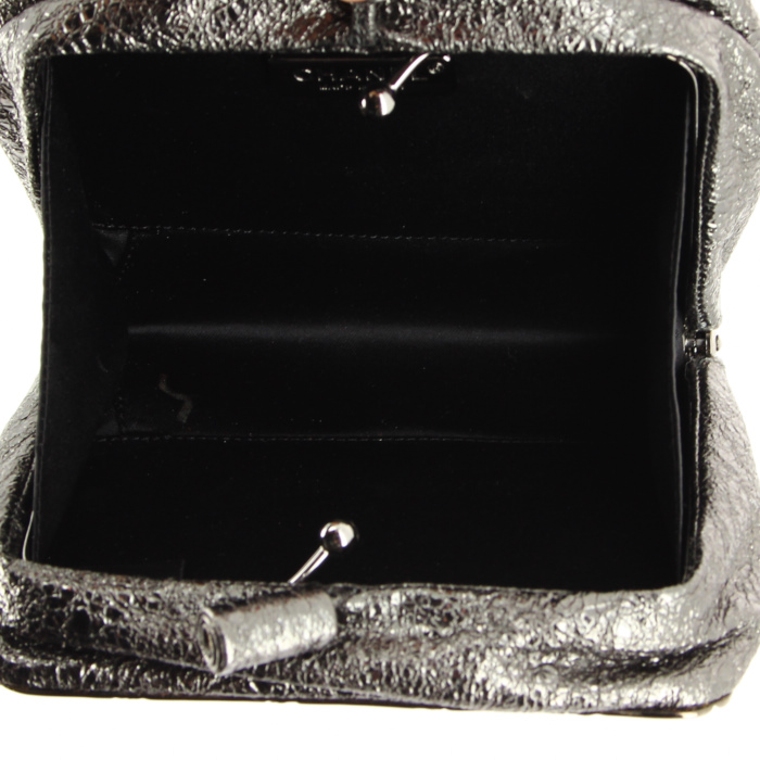 Chanel minaudière en cuir argenté - Detail D1