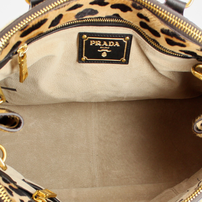 Prada Bag in foal imitating leopard and black leather - Detail D2