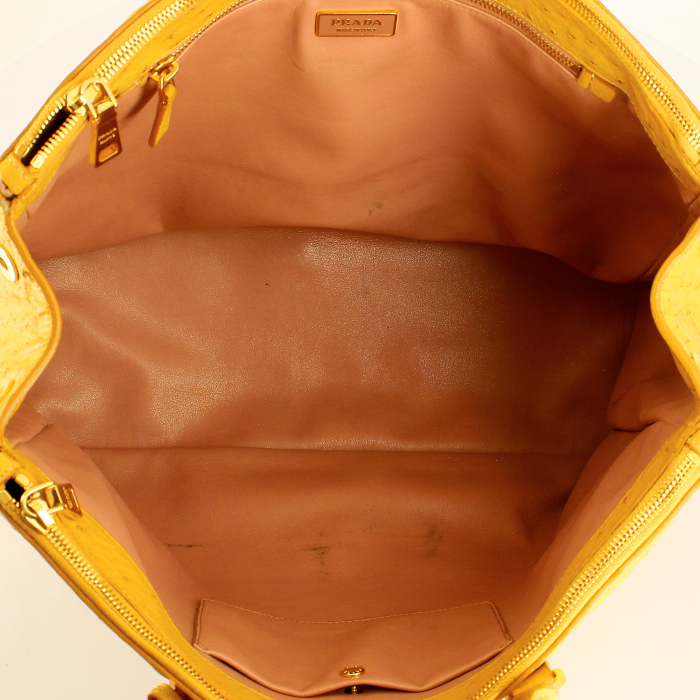 Handbag in yellow ostrich leather - Detail D2