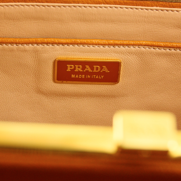 Handbag in orange ostrich leather - Detail D4