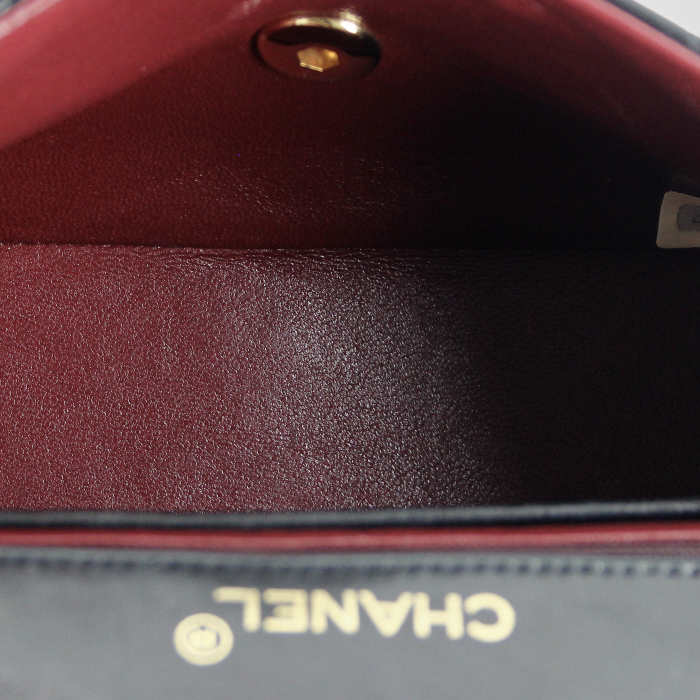 Chanel Timeless Bag in black quilted leather with burgundy piping - Detail D2