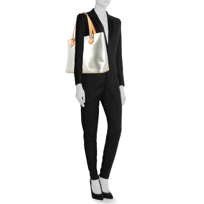Louis Vuitton Houston in silver monogram patent leather and natural leather - Detail D1