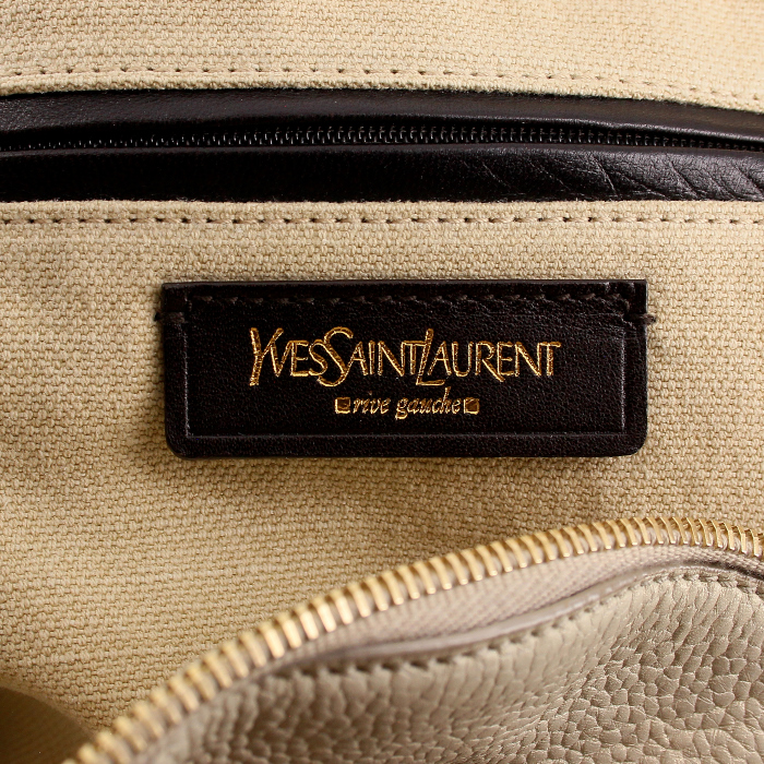 Sac cabas Saint Laurent Muse en cuir grainé crème - Detail D3