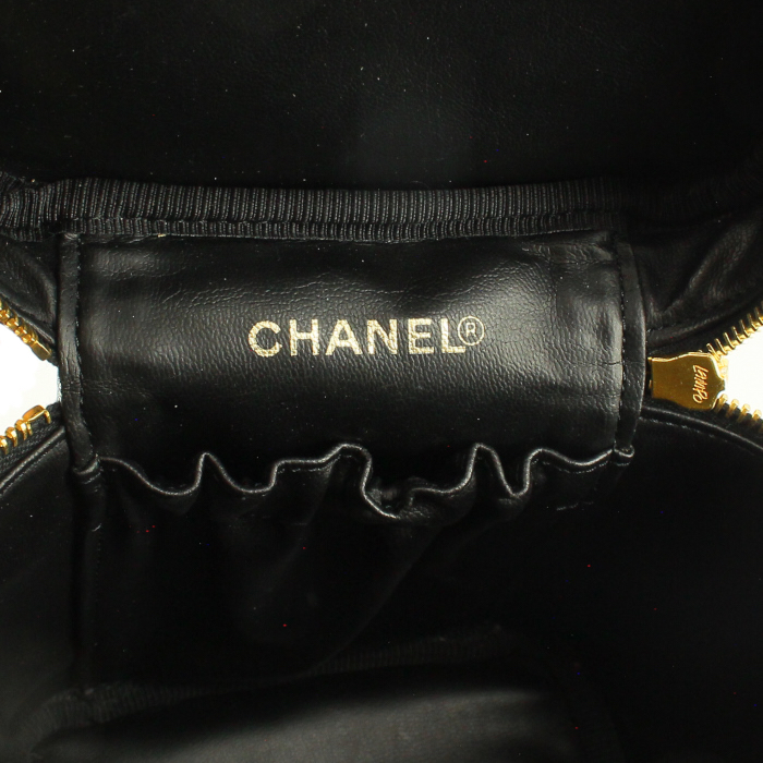Chanel Vanity en cuir grainé noir	 - Detail D3