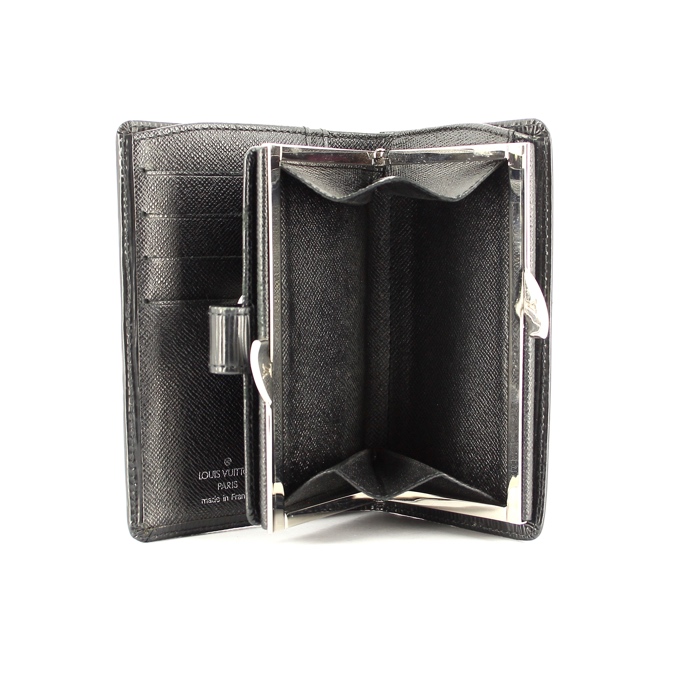 Louis Vuitton wallet in black epi leather - Detail D2