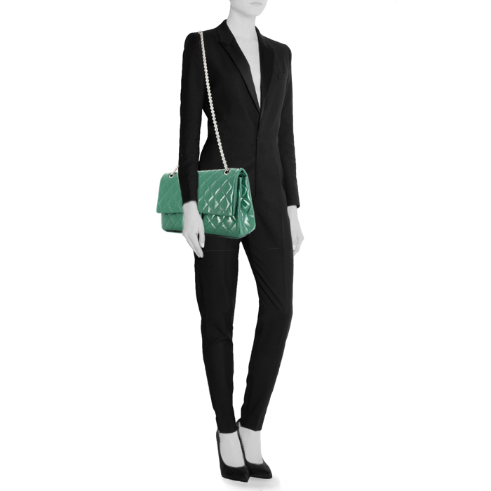 Borsa Chanel 2.55 in pelle verniciata e foderata verde - Detail D2