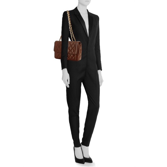 Chanel Timeless handbag in havana brown quilted leather - Detail D1