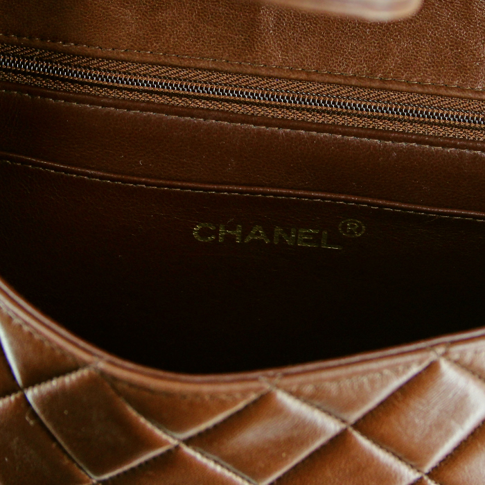 Chanel Timeless handbag in havana brown quilted leather - Detail D3