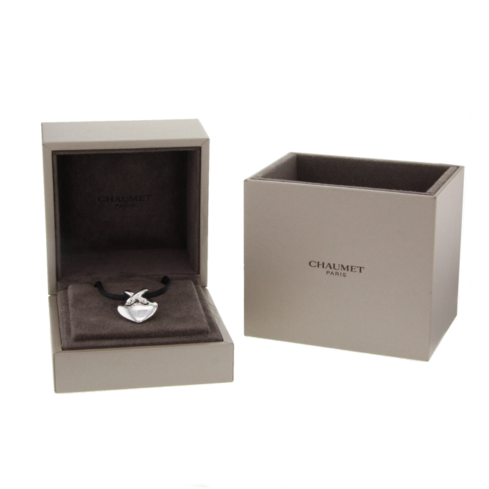 Chaumet pendentif Coeur Double Lien en or blanc petit modèle - Detail D2