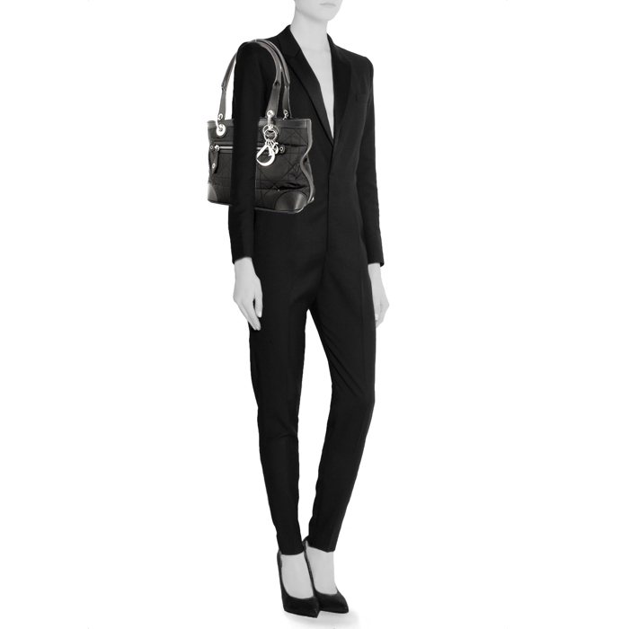 Small model handbag in canvas and black leather - Detail D1