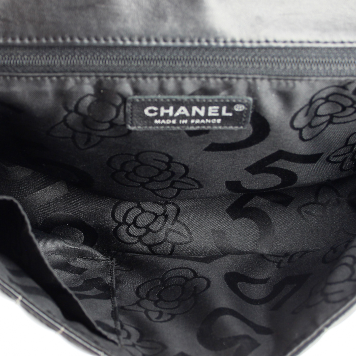 Bolso de mano Timeless en cuero acolchado negro estampado - Detail D3