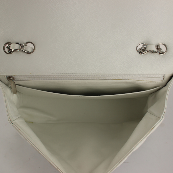 Chanel sac Timeless Jumbo handbag in white quilted leather - Detail D2