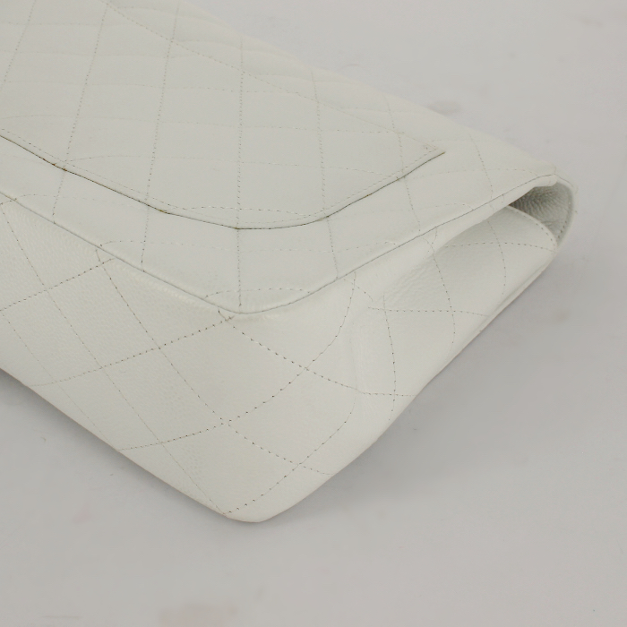 Bolso de mano Timeless jumbo en cuero acolchado blanco - Detail D5